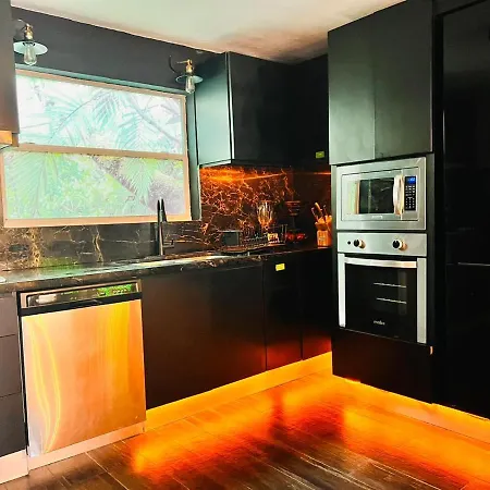 Modern 3 Bd ,Open Lounge, Priv Pool 'Casa Bamboo' Villa
